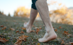 Beneficios y riesgos de correr con calzado minimalista